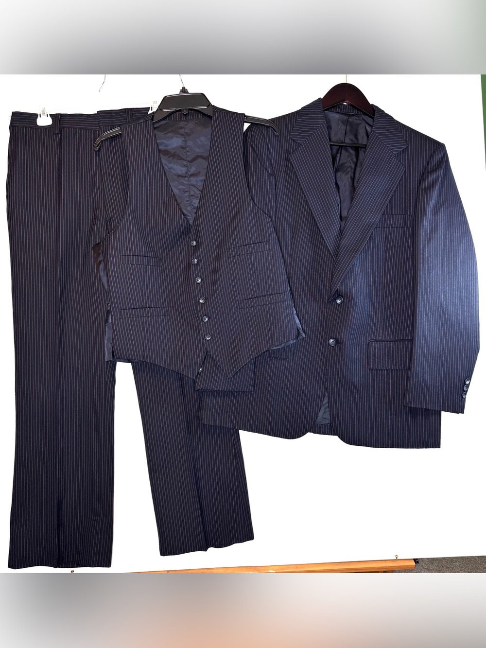 Botany 500 VTG 3 Piece Suit navy pinstripe 41R, 35x30 straight leg high waist